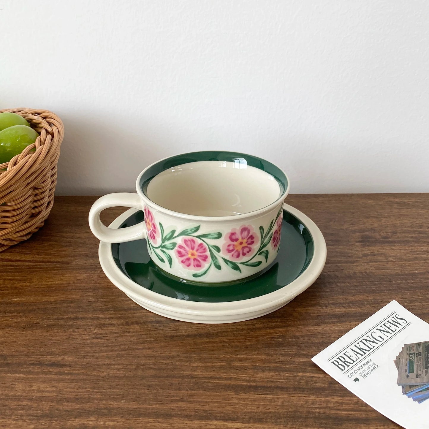 1Set Mid-Century Style Hand-Painted Flower Pattern Ceramic Cup and Saucer, High-End Exquisite Coffee Cup and Saucer, Suitable for Home Decoration, Home Drinking Water, Home Daily Use, Party, Breakfast Milk Cup, Afternoon Tea