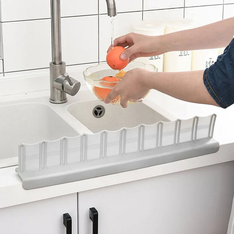 1pc Waterproof Sink Suction Cup Type Water Baffle, Kitchen Supplies Household Sink Countertop Splash Proof Water Baffle